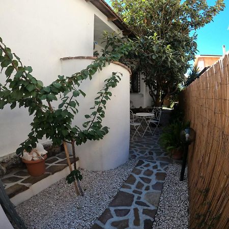 Villa Sari Affitta Camere La Caletta Ngoại thất bức ảnh