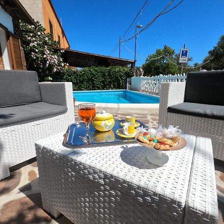 Villa Sari Affitta Camere La Caletta Ngoại thất bức ảnh