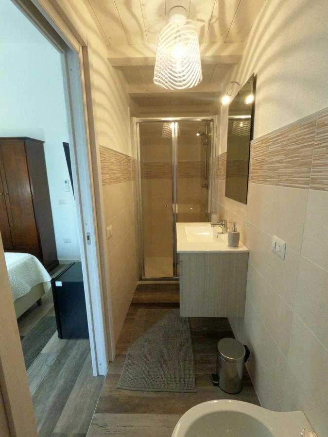 Villa Sari Affitta Camere La Caletta Ngoại thất bức ảnh