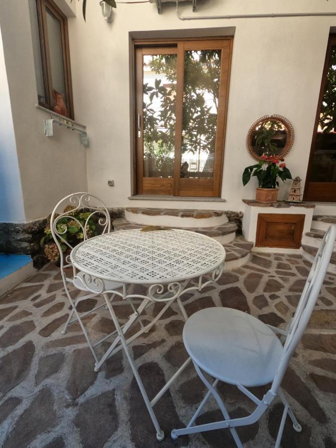 Villa Sari Affitta Camere La Caletta Ngoại thất bức ảnh