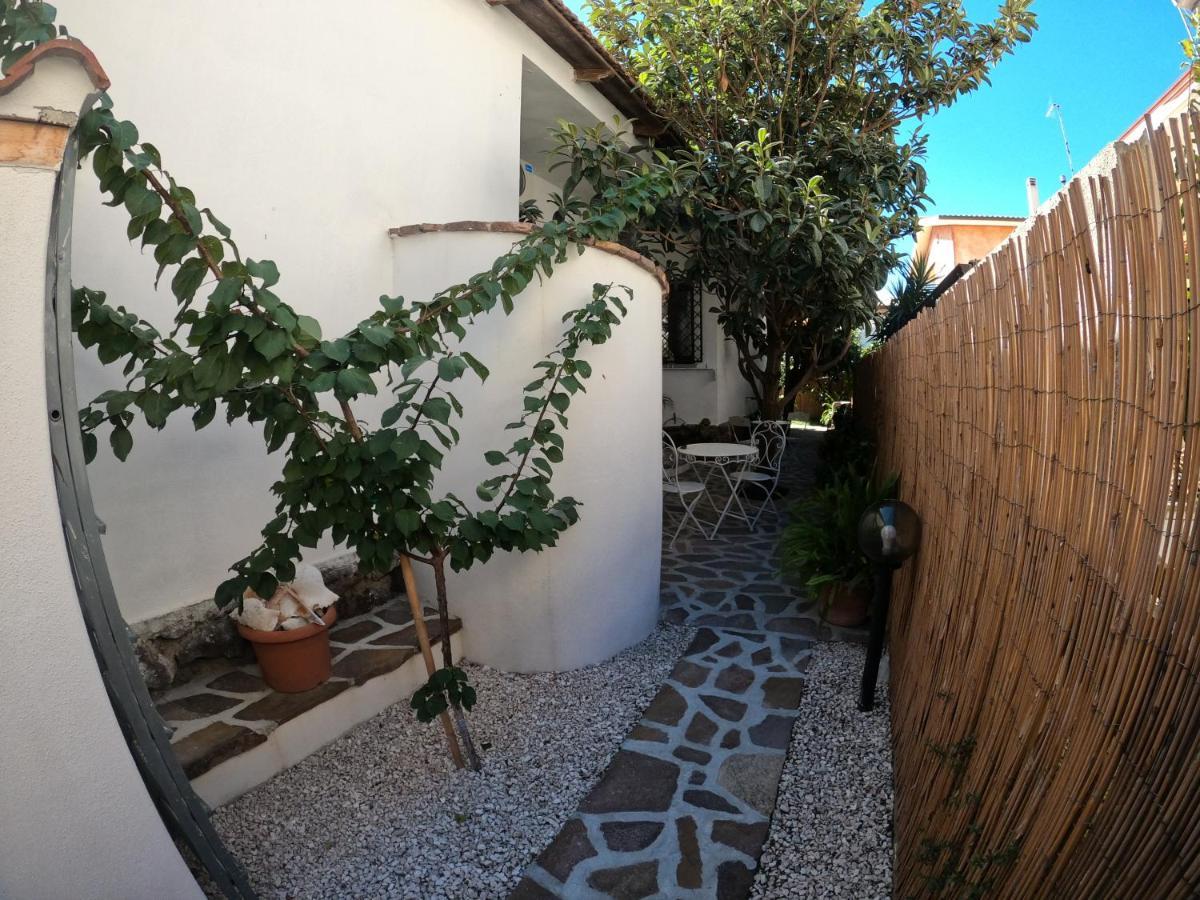 Villa Sari Affitta Camere La Caletta Ngoại thất bức ảnh
