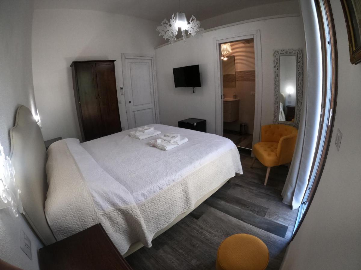 Villa Sari Affitta Camere La Caletta Ngoại thất bức ảnh